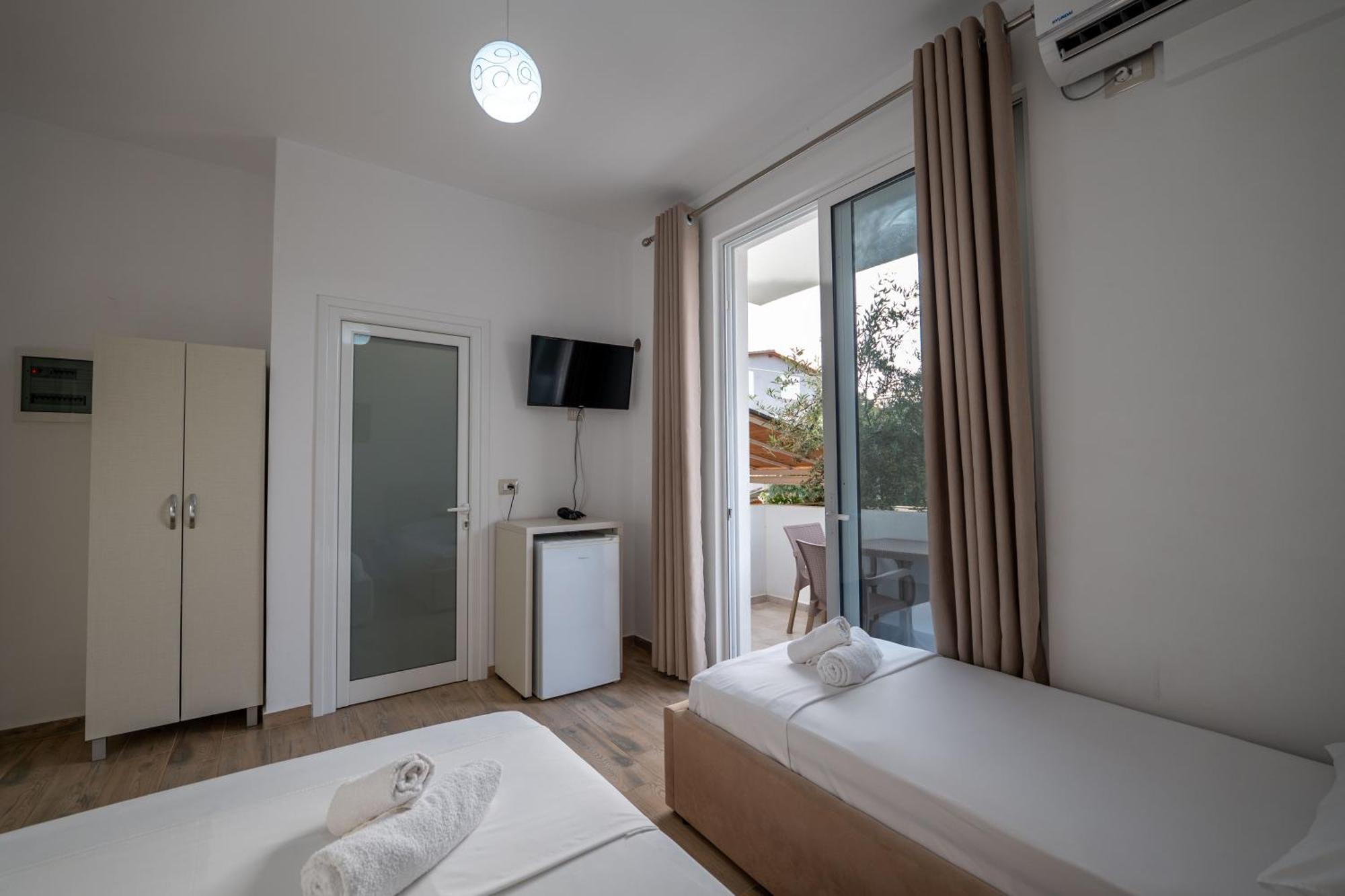 Hotel Veliaj Ksamil Kültér fotó